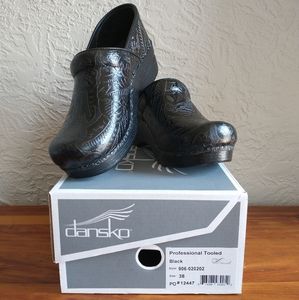 Dansko Womens Professional Black Floral Tooled Clogs Slip On Size 38 EU 7.5-8 US